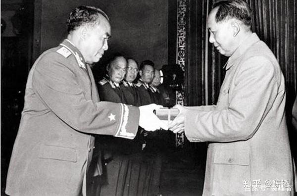 1955年授衔时，军委让一人自己填写军衔，他写下：中将 - 知乎