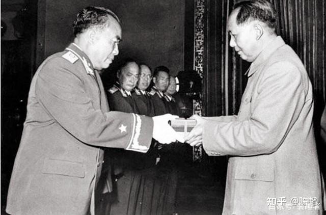 1955年授衔时,军委让一人自己填写军衔,他写下:中将 - 知乎
