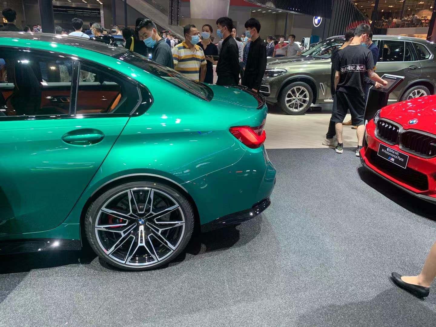 2020年广州车展全新宝马m3雷霆版绿色涂装非常吸睛