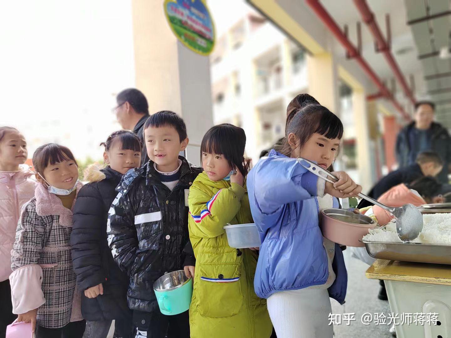 免费午餐公益活动图片