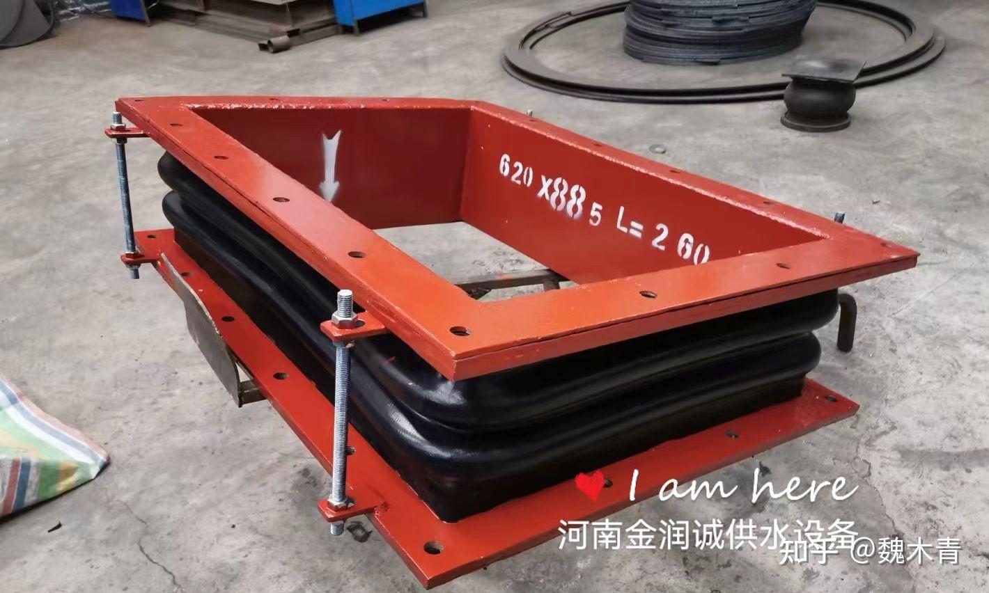 在热力管道过长的情况下,需要安装方形补偿器来减小热涨冷缩对管道