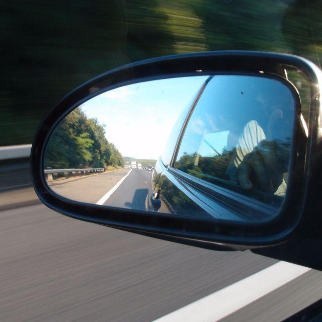 开车上路,危险总在看不见的地方