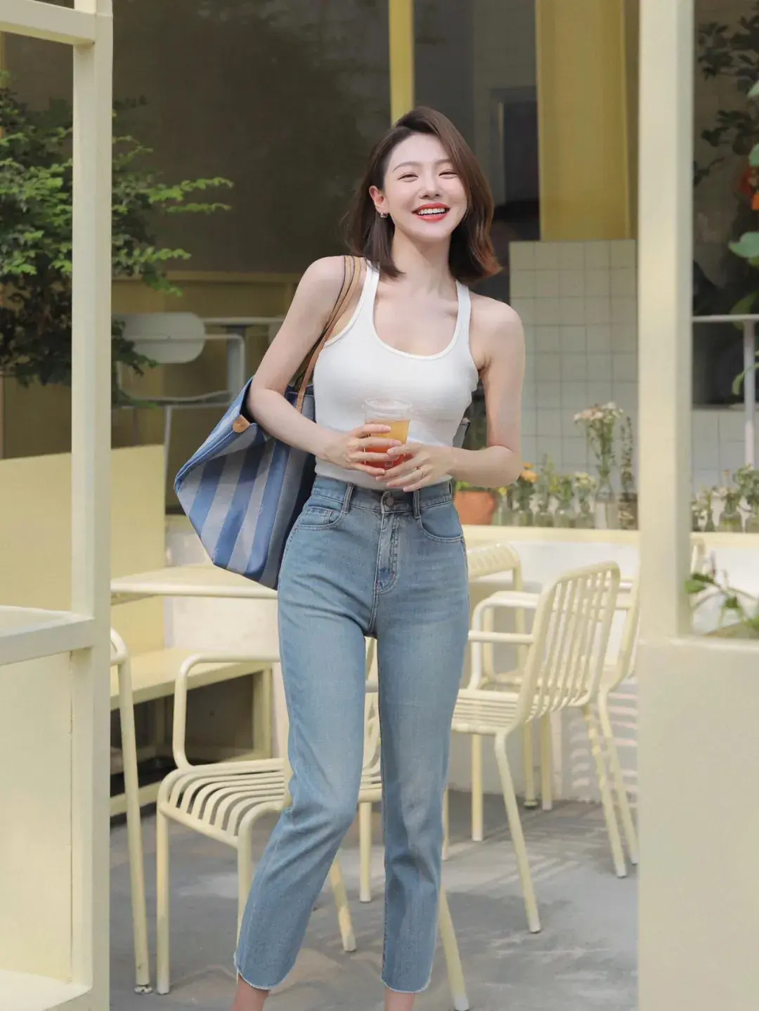 牛仔裤拍照9个拍照姿势这样拍时尚漂亮气质迷人