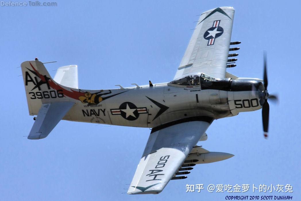 此外,现实中美国的a-1 skyraider攻击机,习惯译为天袭者/天空袭击者.