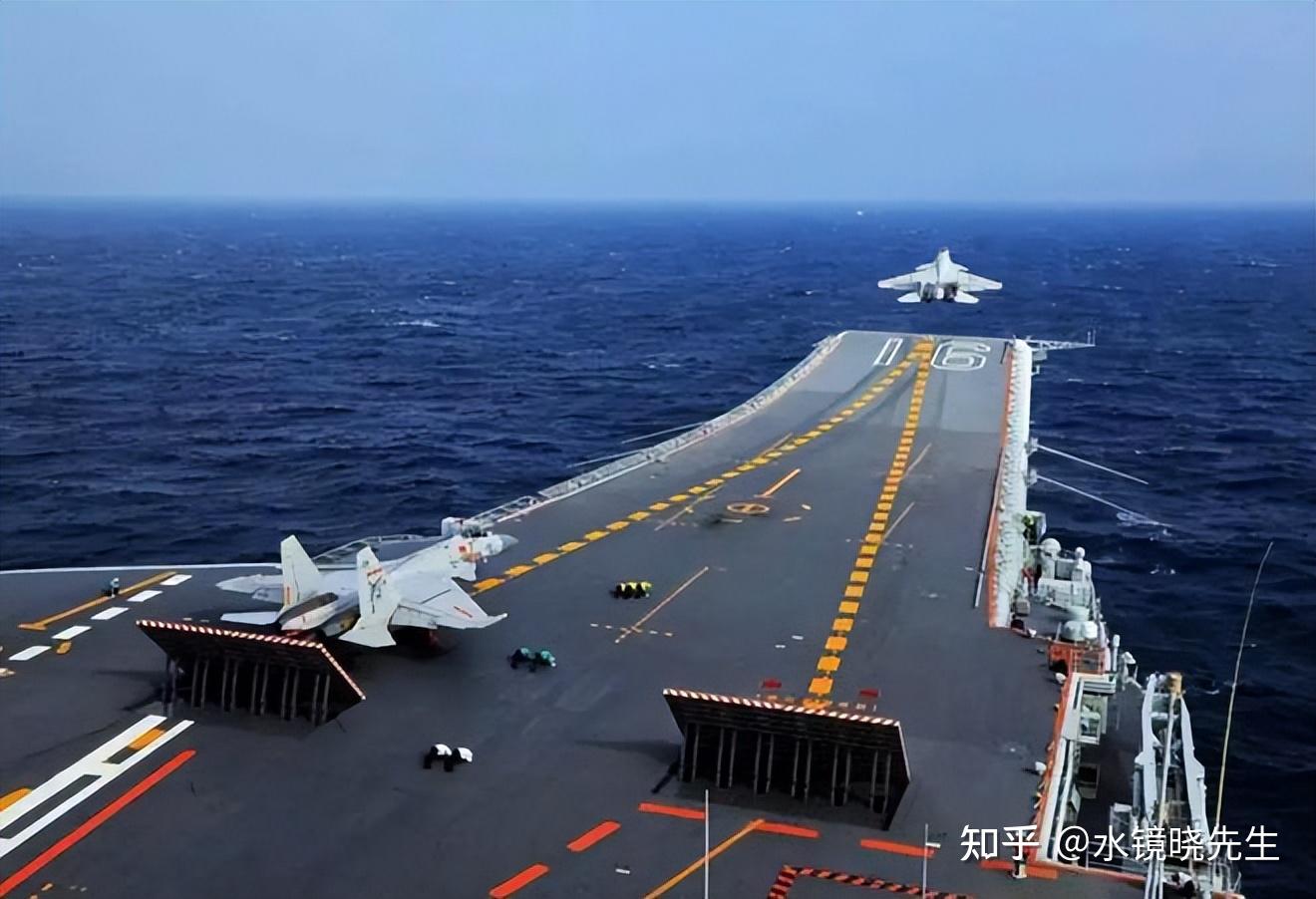 中国003航母正式下水命名福建舰配电磁弹射技术排水8万吨