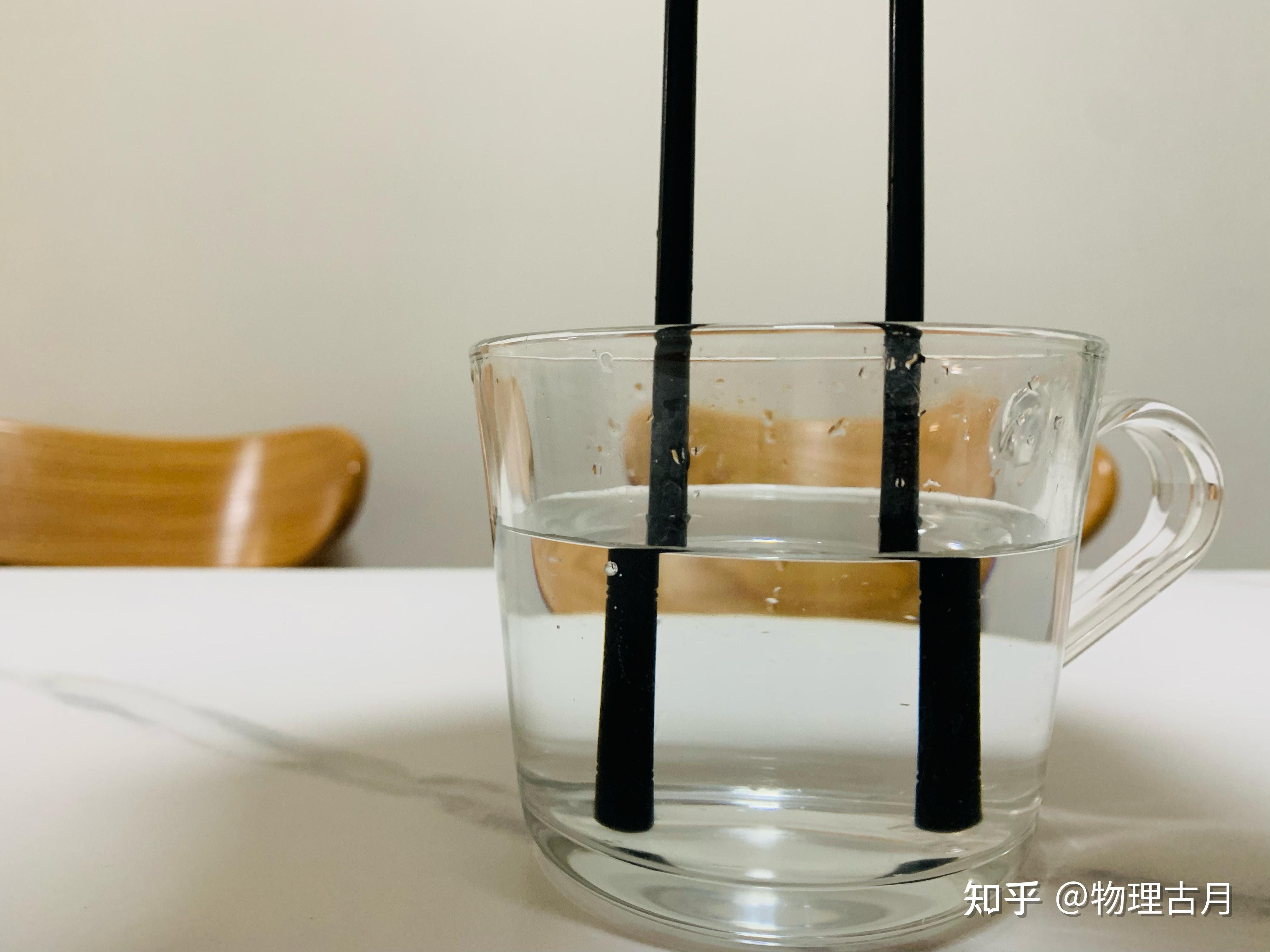 筷子立在水中怎么解释 超自然现象吗？ - 知乎