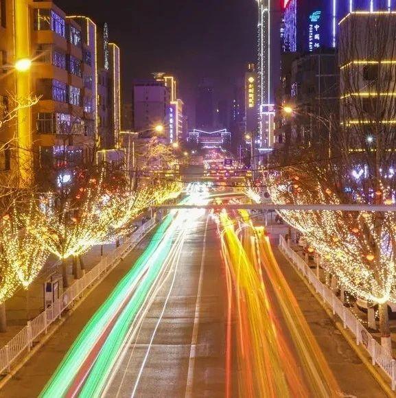 华灯璀璨人心醉,年味街景"靓"白银