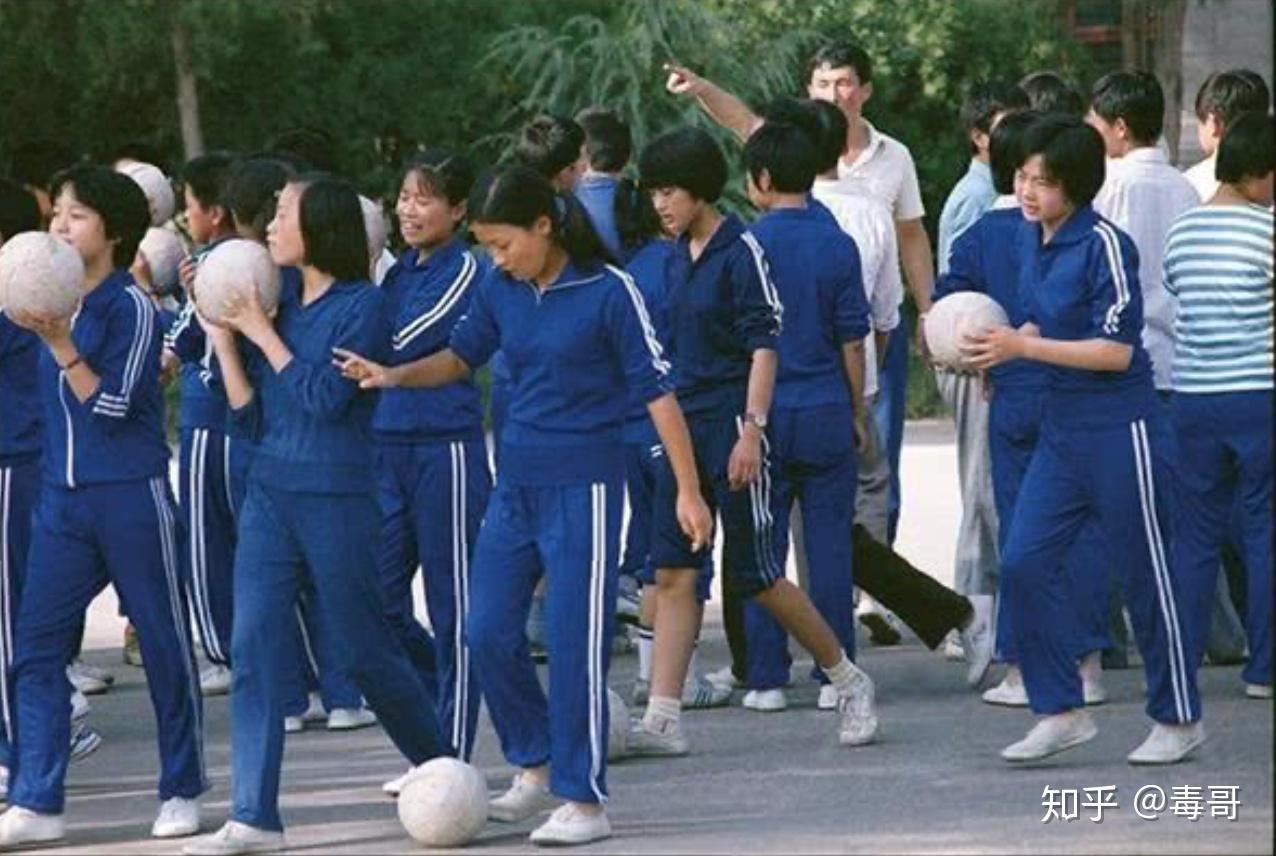 半城调 | 为什么中国的校服丑出了境界？