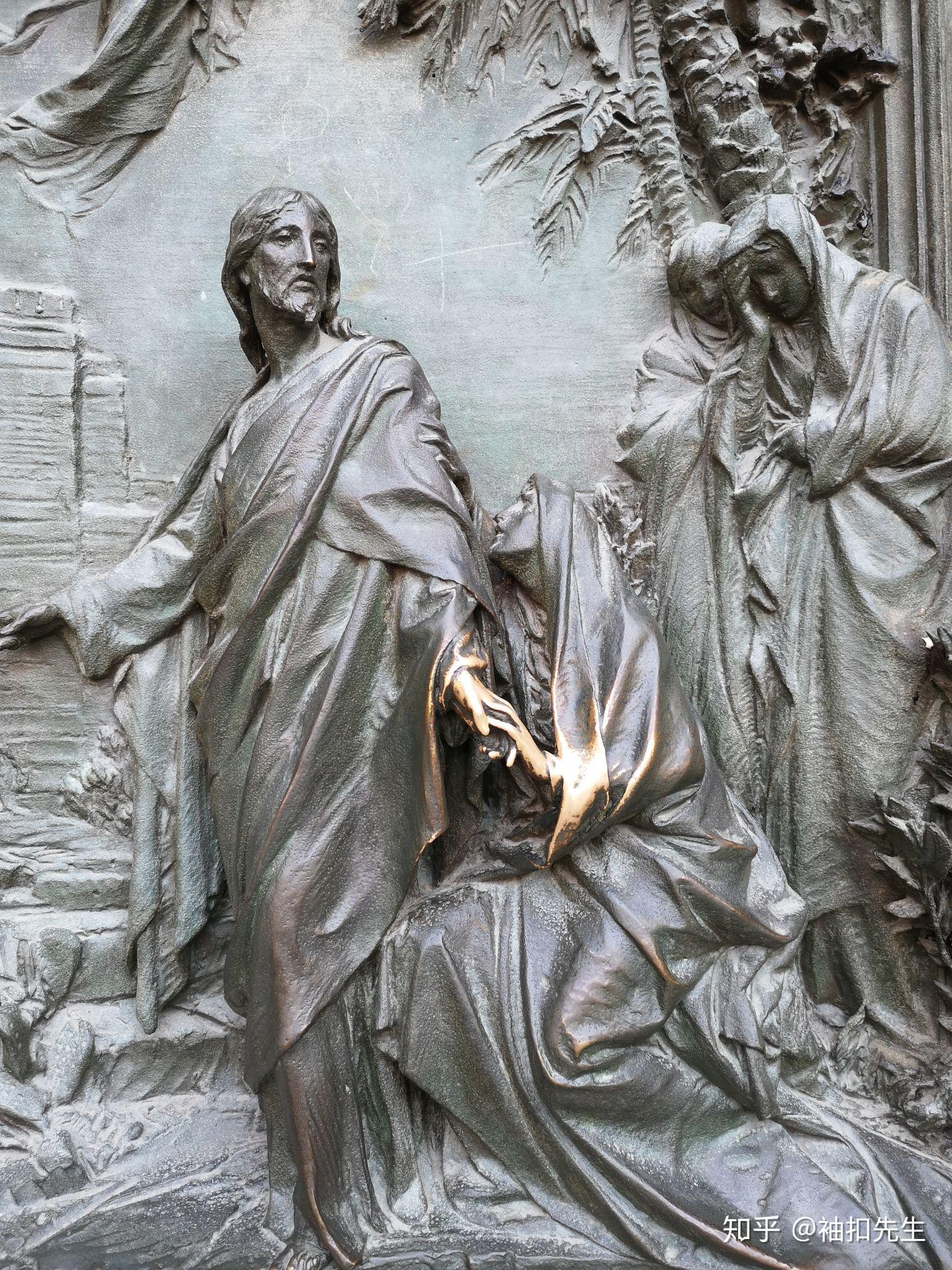 米兰大教堂门上的浮雕