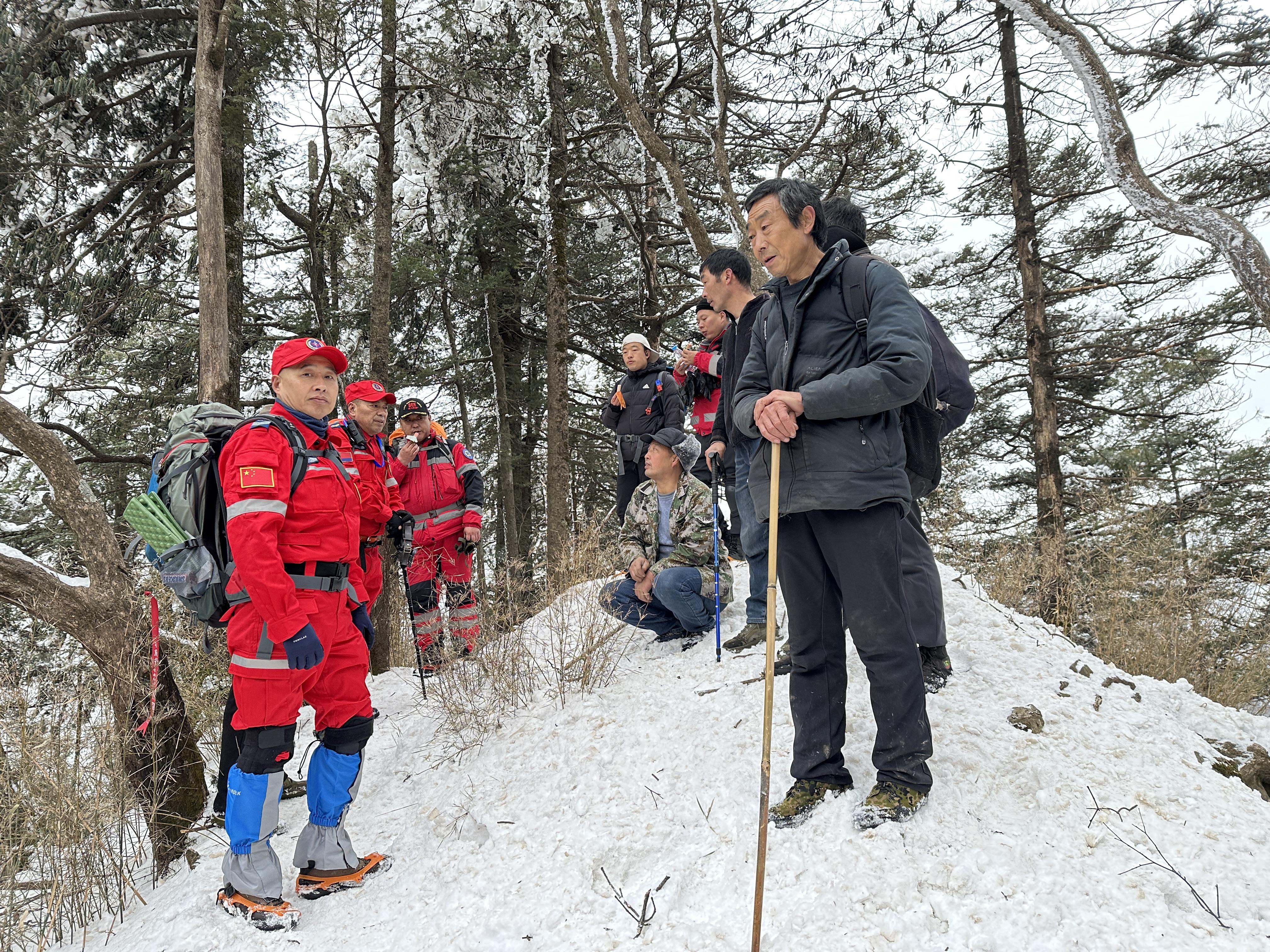 突發秦嶺山2個年輕女驢友失聯搜救中