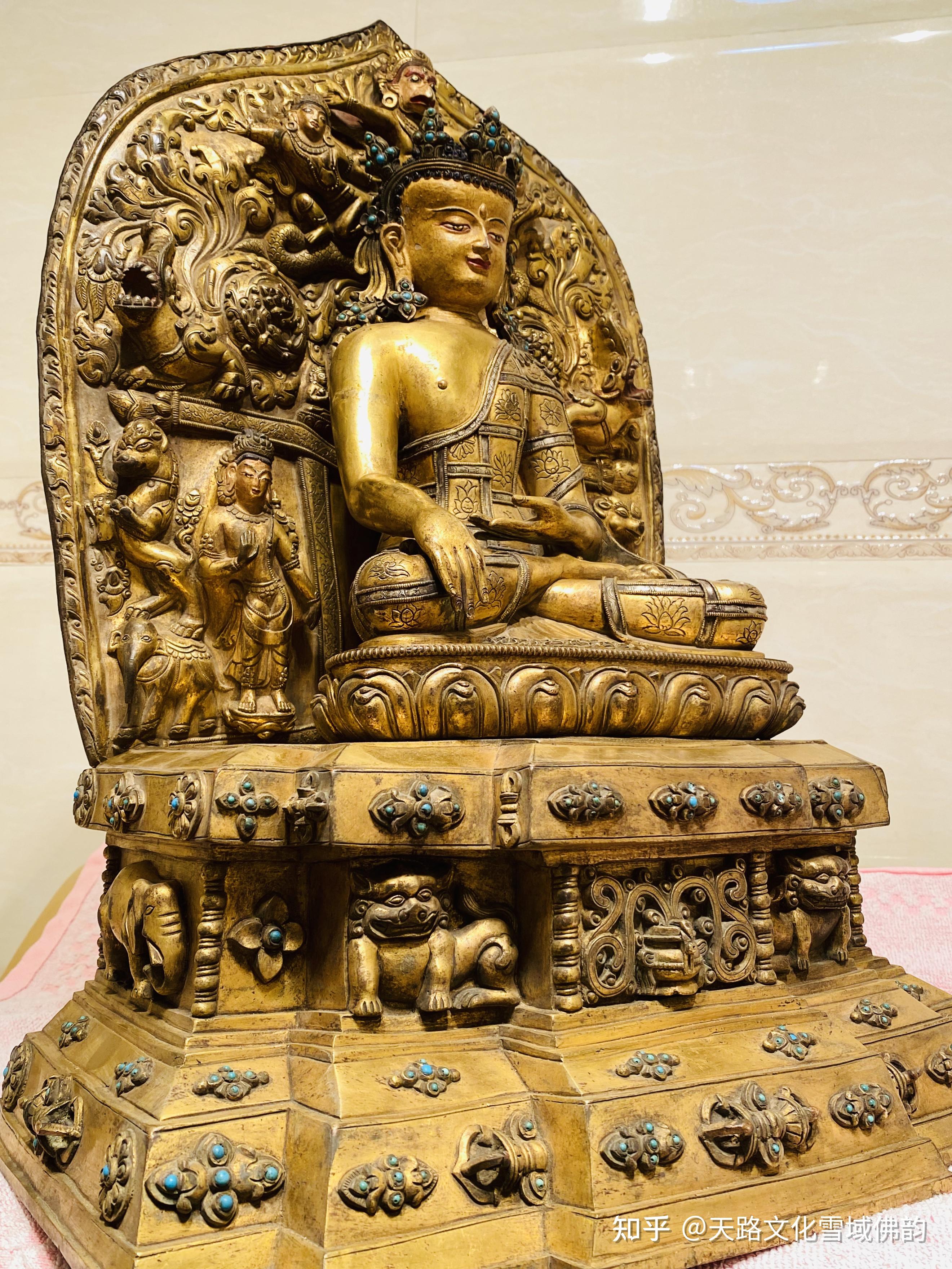 十四世纪铜鎏金释迦牟尼宝冠佛造像