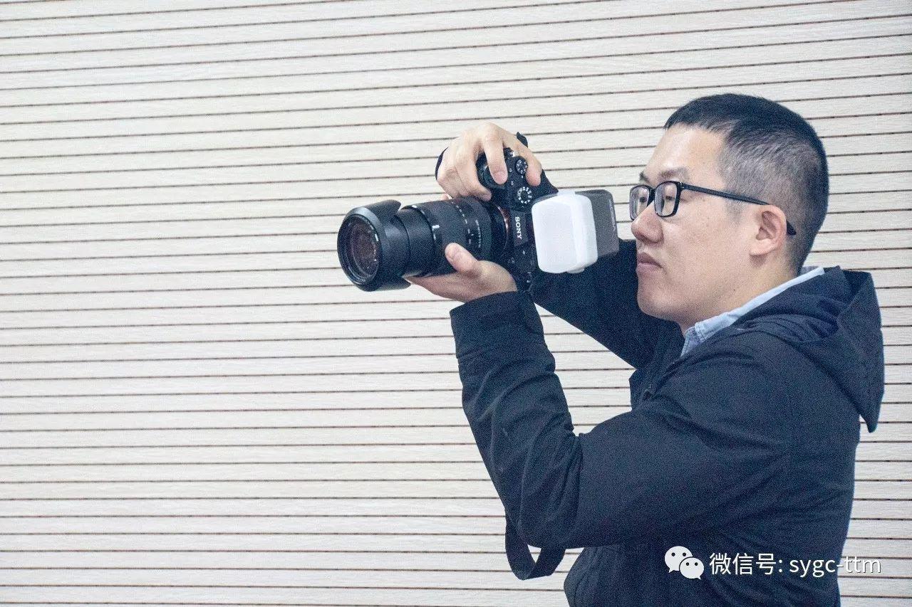 大学摄影教师的男公关生活