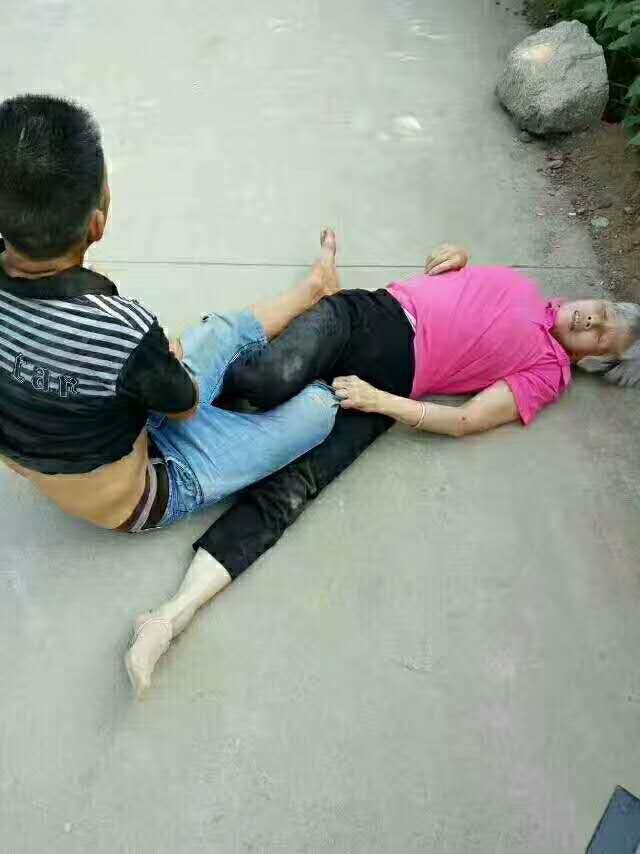 真理何在八旬奶奶被打成重伤无人管