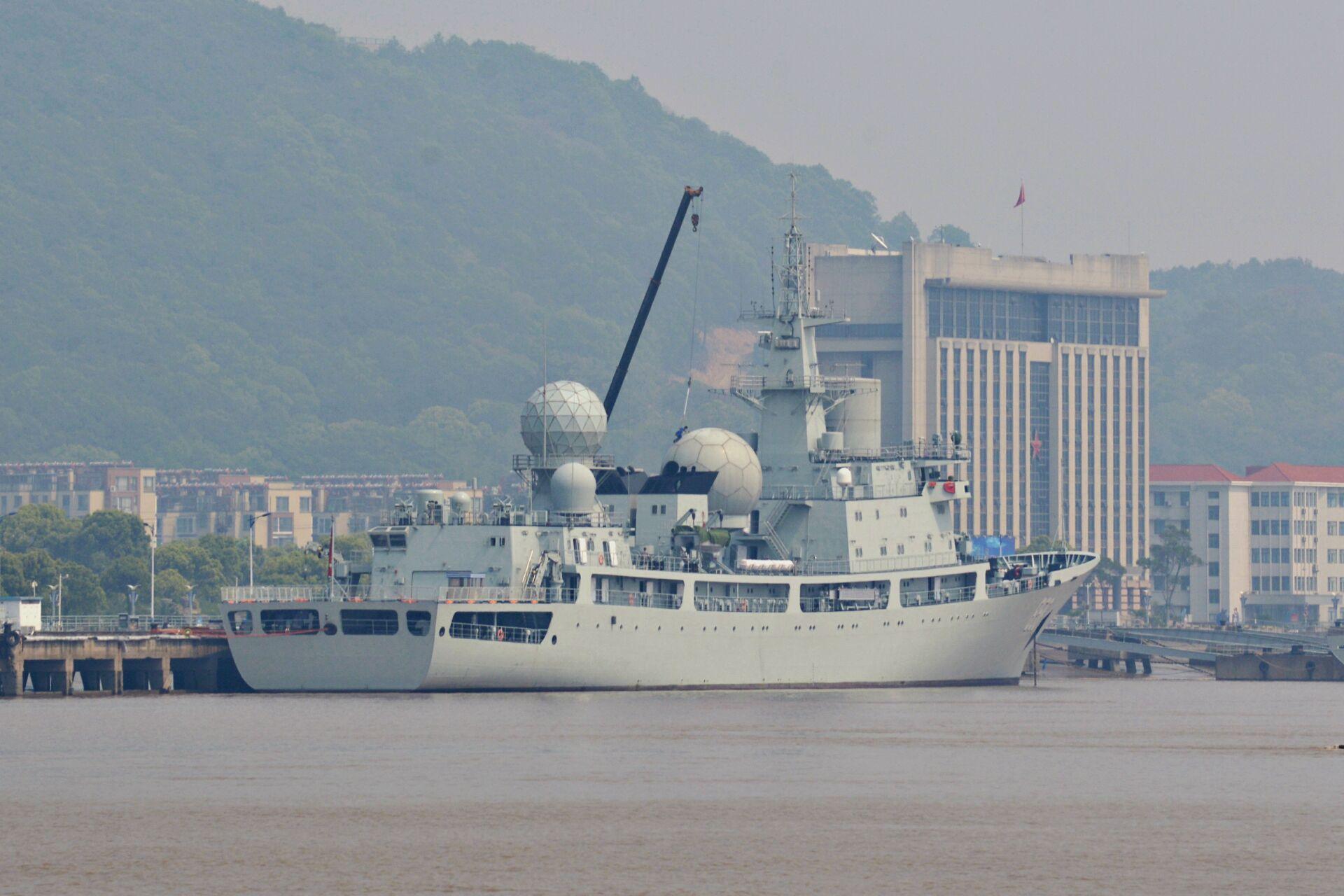 851型电子侦察船：就喜欢美国海军看不惯我，又无可奈何的样子！_中国海军_舰艇_航母战斗群