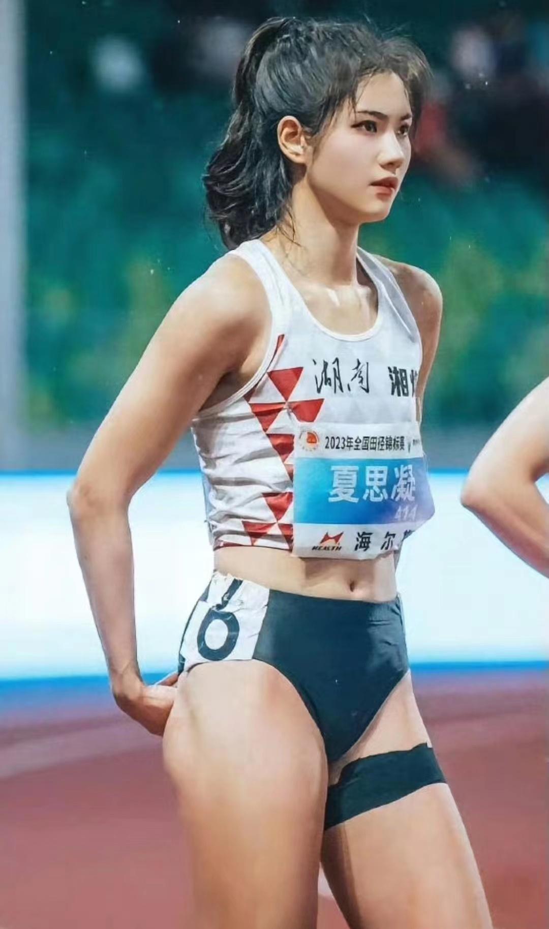 🥇走近女子100米栏冠军夏思凝——16岁世界冠军&打破全国纪录_全部分类_雷速体育