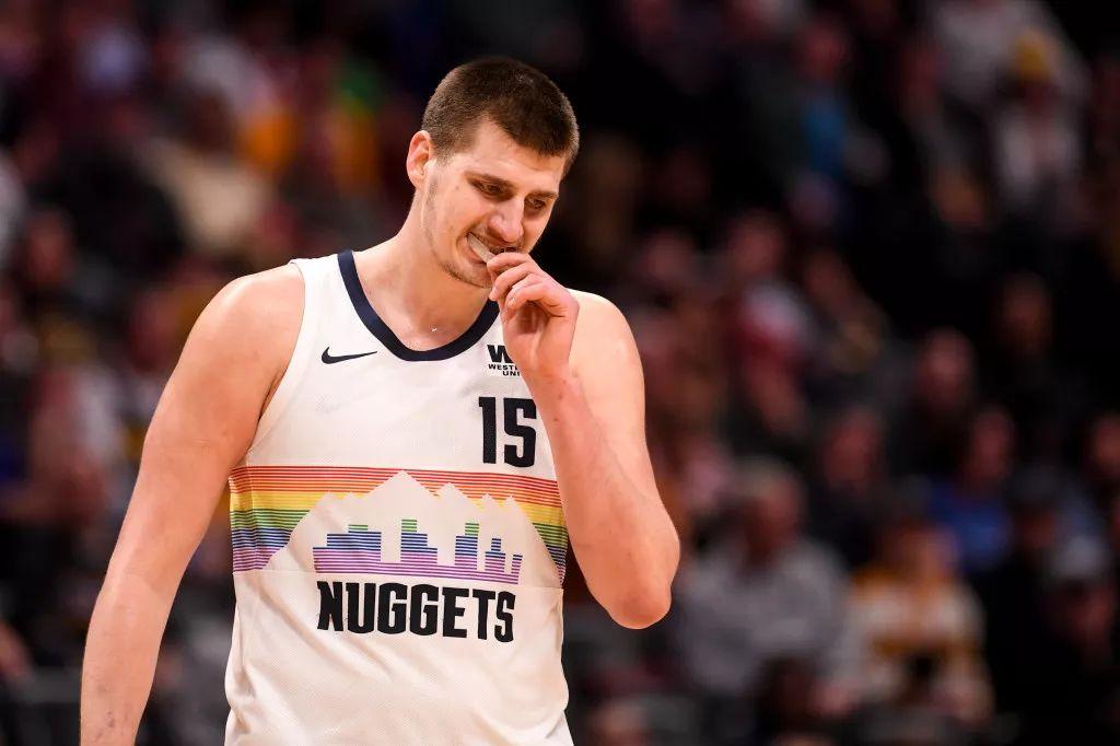 人类五花肉精华丨尼古拉约基奇高清壁纸赏析