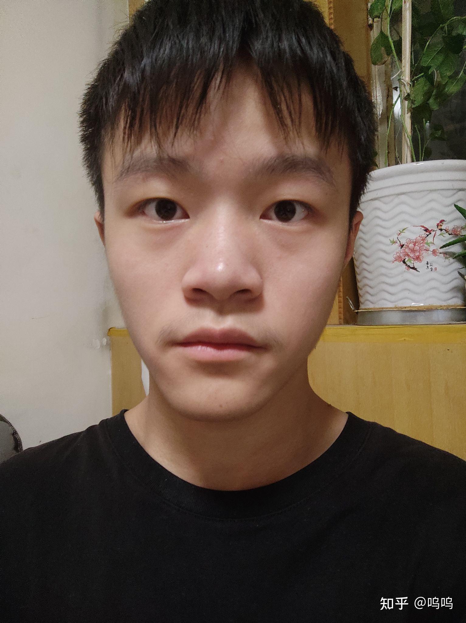 小眼睛大鼻头鼻梁底歪脸还有比我更丑的人吗