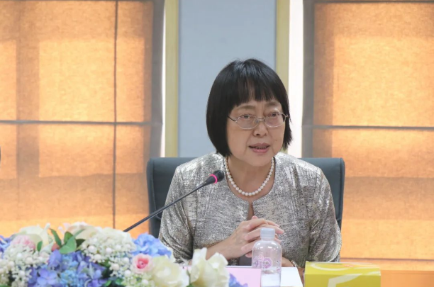 中国驻泰国大使馆教育参赞冯俊英女士对海上丝路孔子学院与博仁大学在
