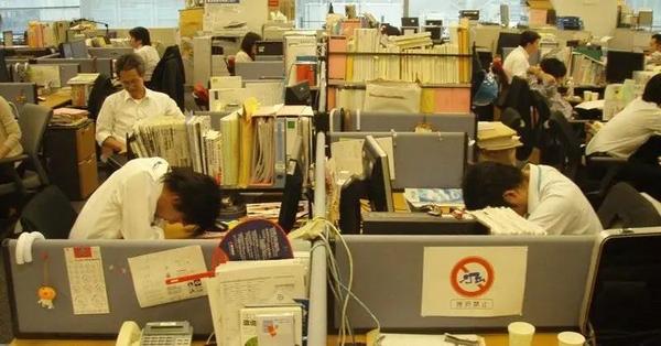 法定双休日,怎么就成了职场人的福利? - 知乎