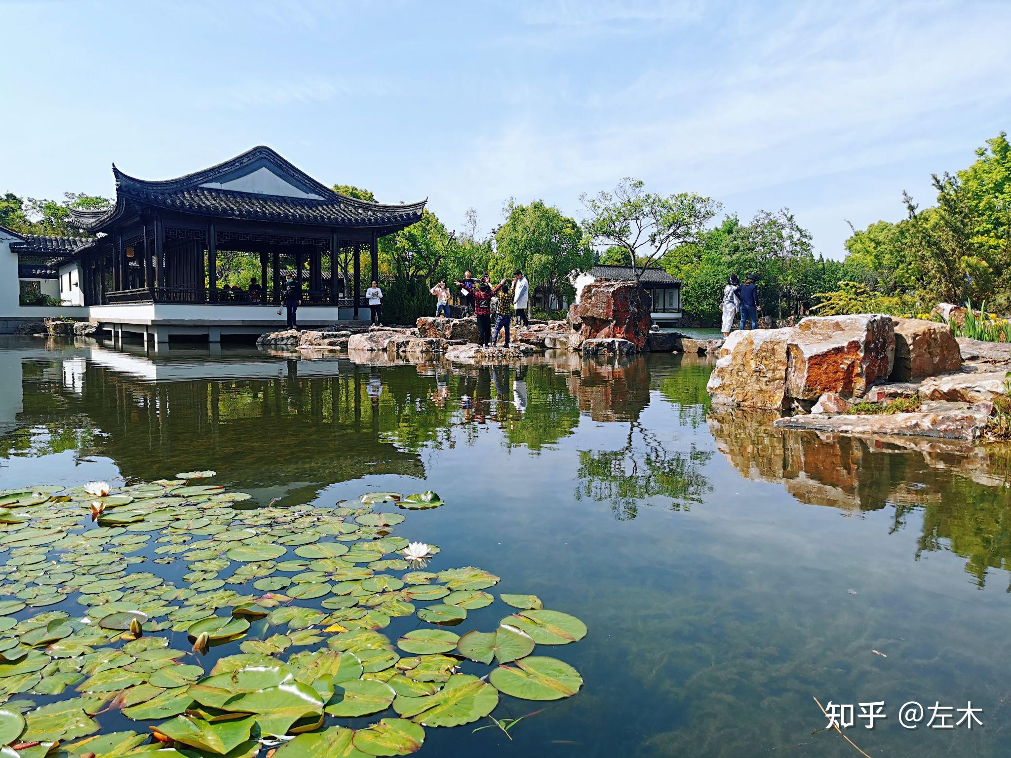出了庄园,才发现飞熊书院和拂水山庄竟在一处,两个如此差异的画风,真