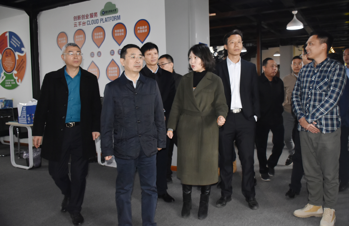 11月27日,遵义市委副书记,市政府党组书记,市长魏树旺,副市长鲁成军