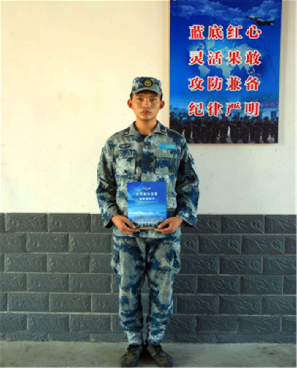 张钊(空军勤务学院大专)我叫张钊,四川宜宾人,2016年9月入伍,上等兵