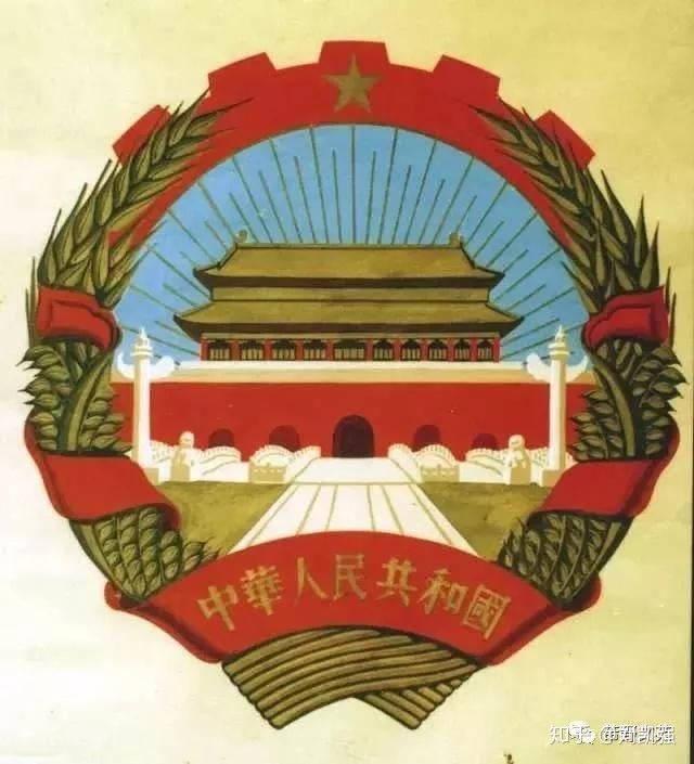 中央美院小组  张仃先生设计的国徽 1950年清华大学小组  梁思成先生