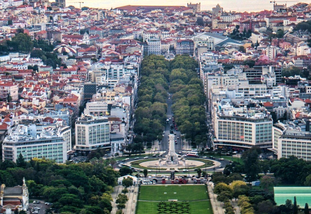 【携程攻略】里斯本贝伦塔景点,贝伦塔是葡萄牙里斯本的地标性建筑，我们到达时已经是傍晚，太阳落山…