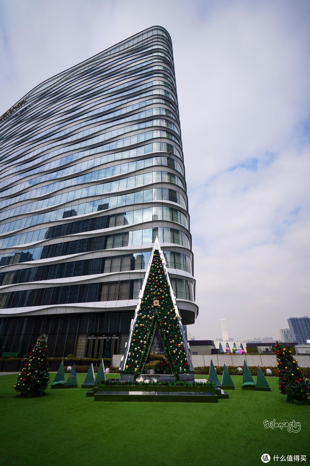 一改中年油腻,渐入纸醉金迷:上海前滩香格里拉大酒店 豪华阁行政大床