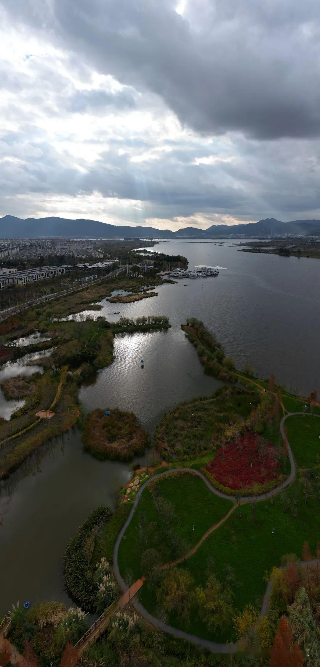 震撼航拍昆明会客厅滇池草海富人区