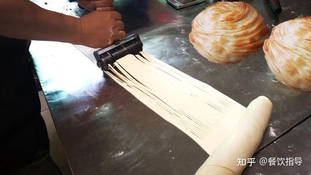 正宗肉夹馍制作二胖擀面皮解答陕西老潼关肉夹馍饼子做法