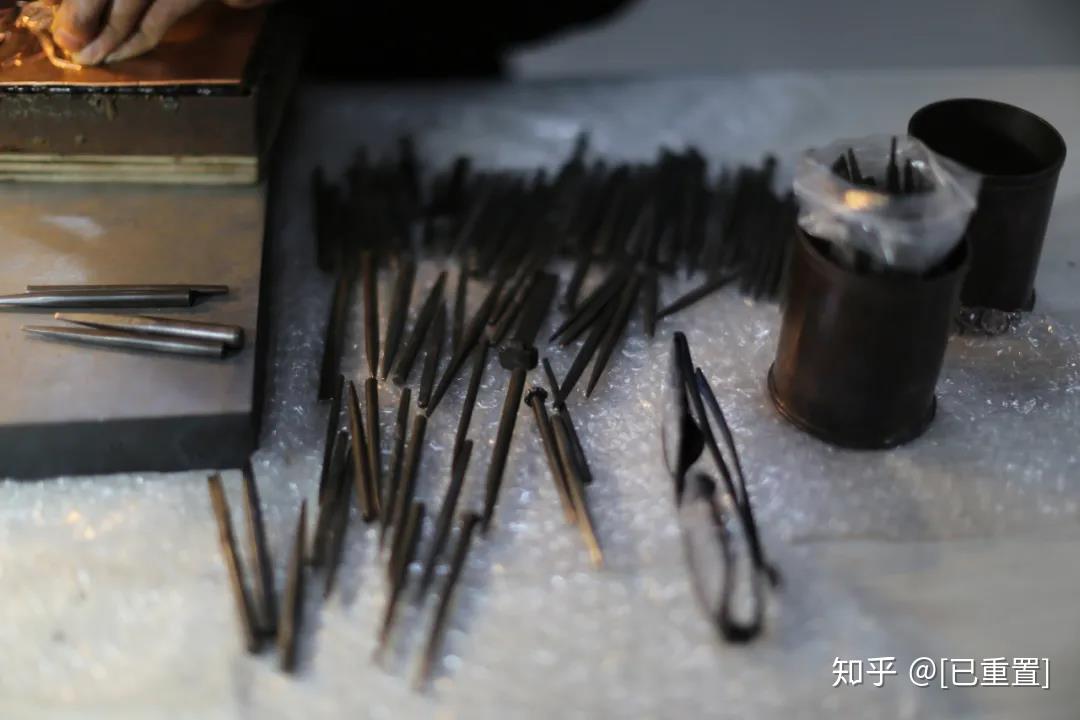金属錾刻教程 | 精细到难以想象的金工手艺,延续了千年! - 知乎