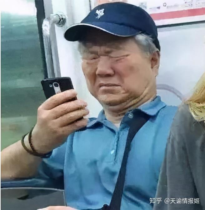 新商店的时候,相信很多玩家脸上都和那张地铁老爷爷看手机的表情一样