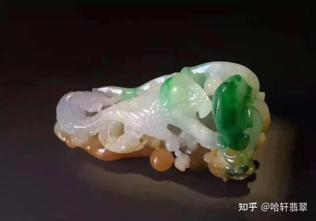 王健林花1700万买下一只三色翡翠手镯，网友直呼：太像假货了！ - 知乎