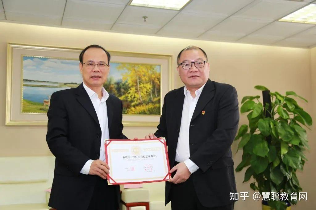 张皓:"爬坡过坎"精神推动教育信息化产业融合发展