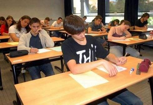 法国高考作文都在写什么?对比一下,中国的作文