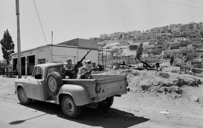 日本和美国的车企如何改变了黑叔叔的战争武装皮卡赛高