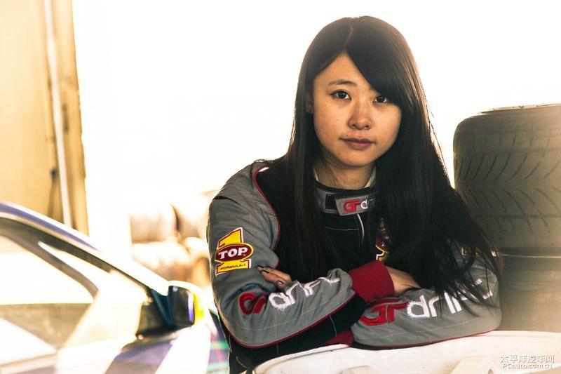 高璇在"上班"时,绝对可以称之为一条汉子.