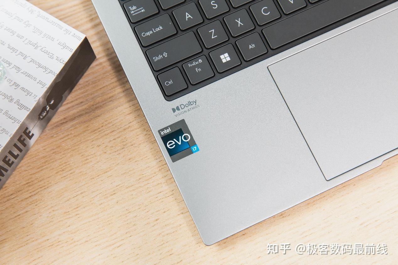 1kg1cm华硕第一台碳中和家用笔记本竟如此优秀