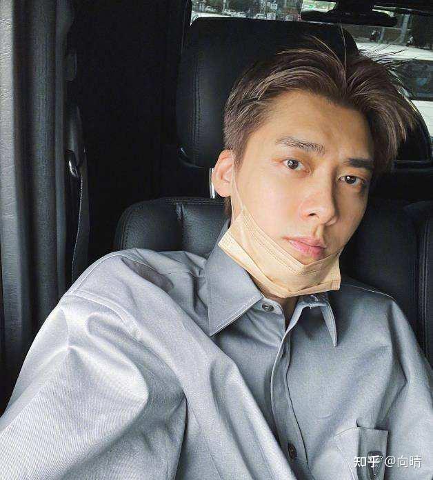李易峰其实与女明星的绯闻不算多,与杨幂和吴昕的绯闻都是假的,而他传