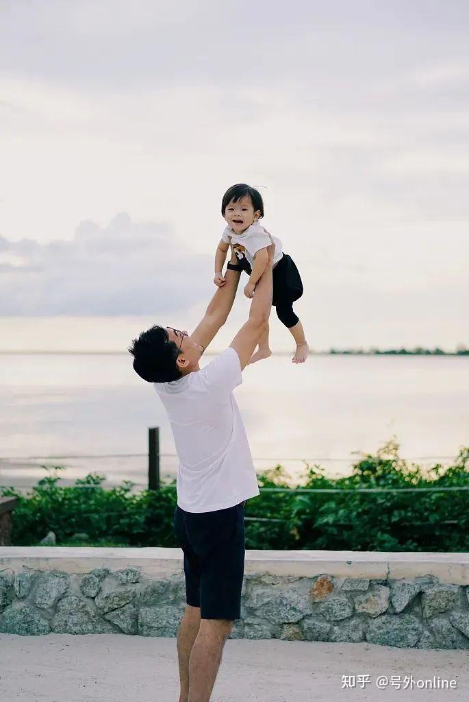 除了那严厉的神情和板着的脸,是否有些温情和感动,也曾被你视若珍宝?