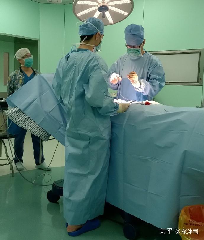 手术治疗阴茎矫形的手术方式主要有 2 种:白膜折叠术和白膜补片修补术