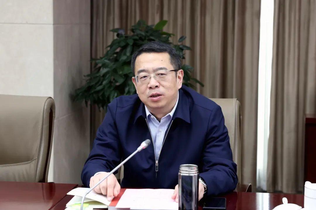 朱卫东对钟芸一行的到访表示欢迎,介绍了中铁十局的基本情况,近年来的