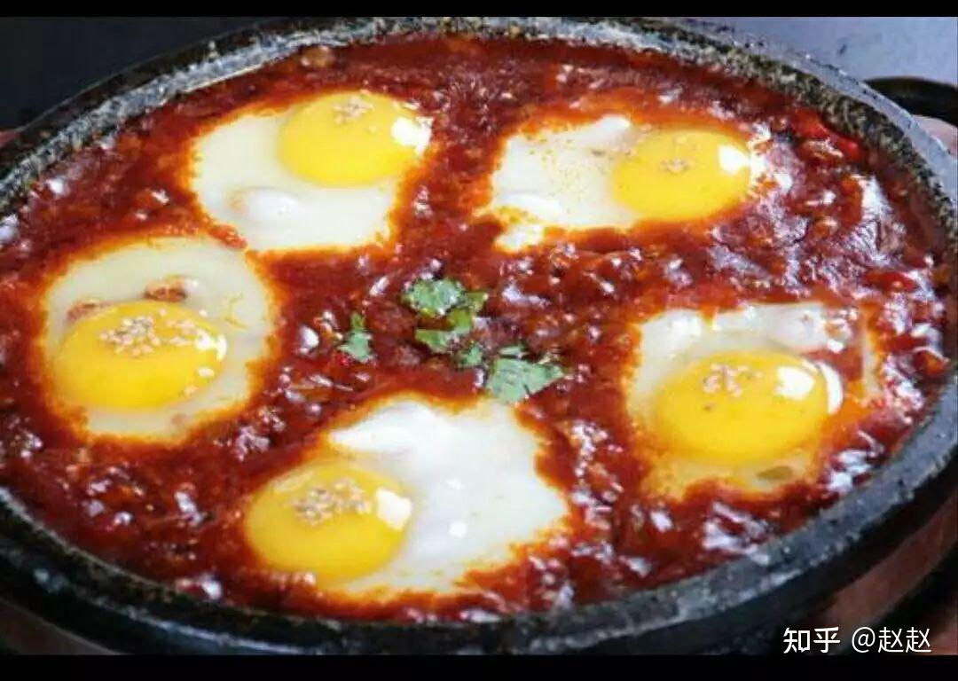 石板鸡蛋,煎鲅鱼,石板肥肠,都不错巨烫的石锅拌饭石锅拌饭,一定要吃