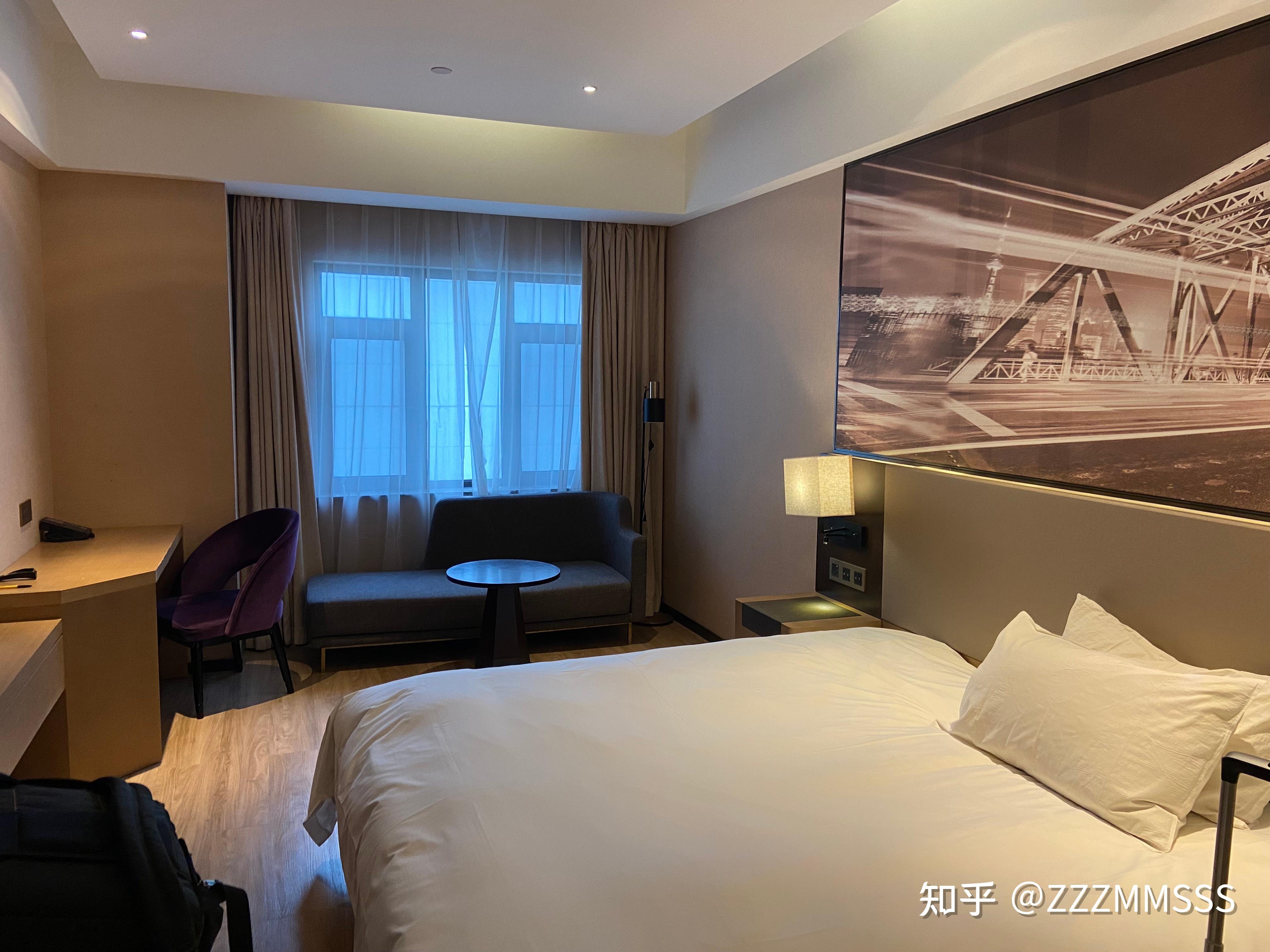 松江区九亭天地美居酒店,隔离费用500/天含三餐,2瓶水/房间看见房间的