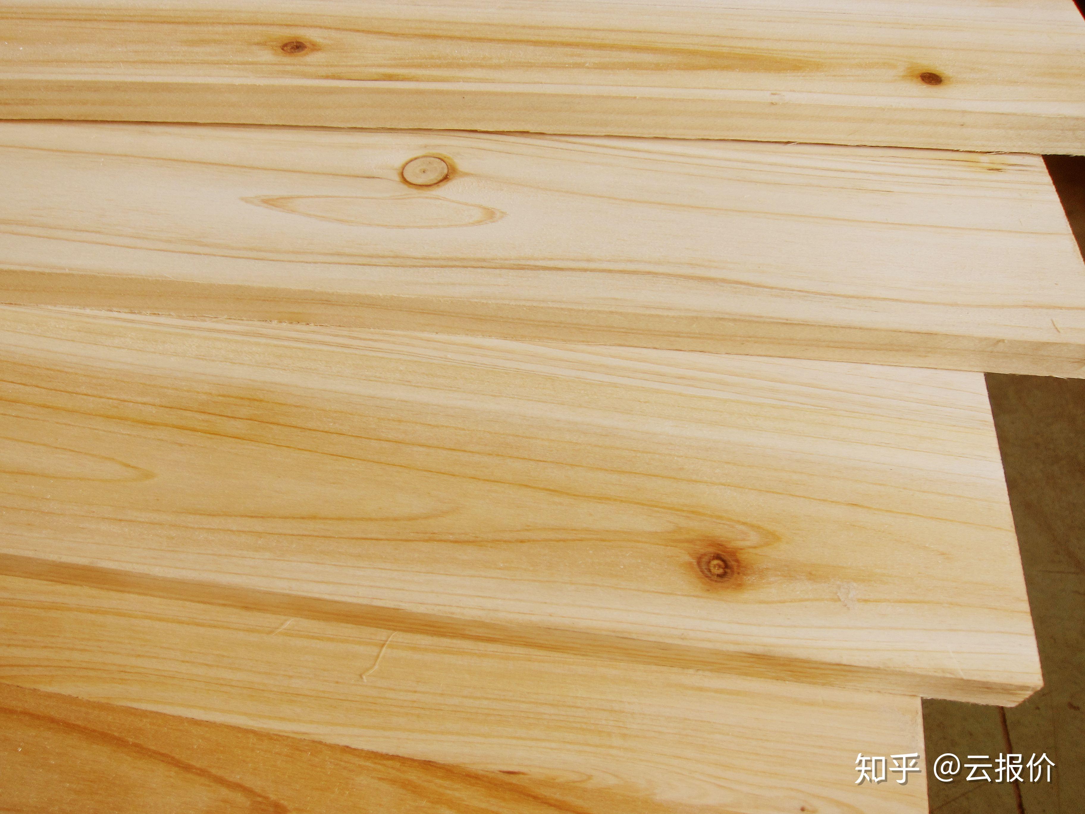 更拥有细密流畅的木质纹理,而杉木家具自身错落有致的线条和木纹流畅