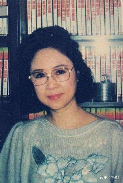 更让庆筠更加气愤的是,琼瑶把自己的初恋写进了小说,这让他感到万分的