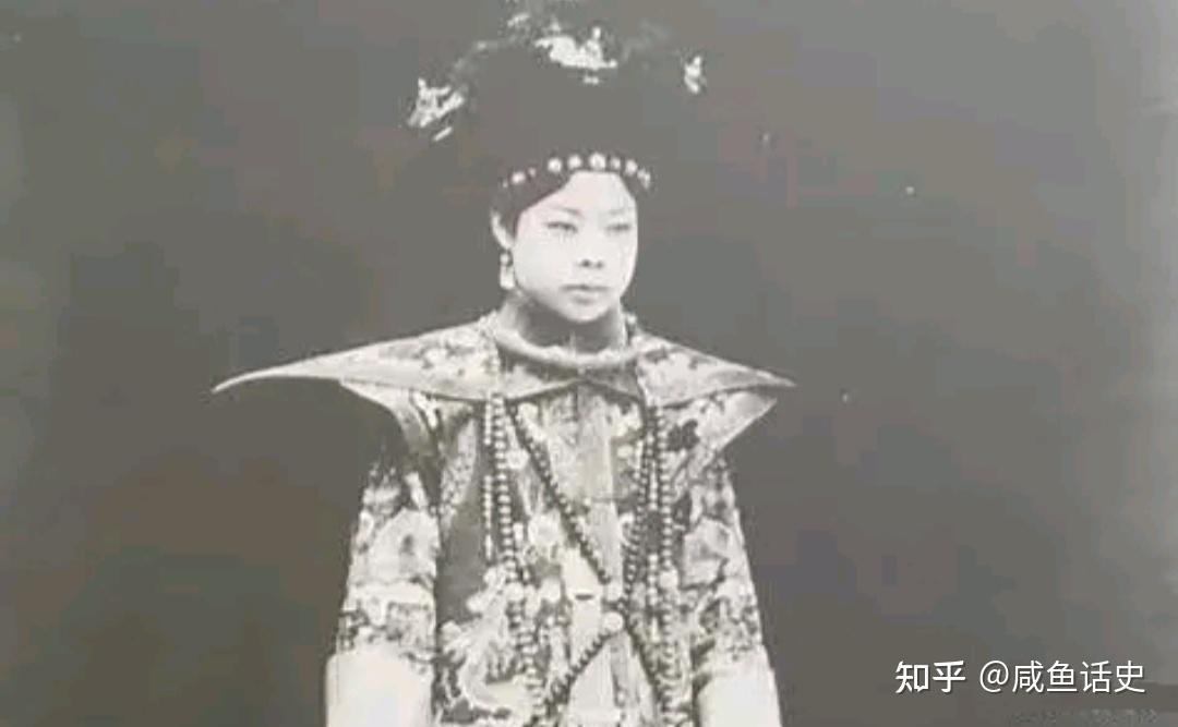 傅仪的五个女人：一位皇后，两位离婚，一位相伴到老，最爱的是她 - 知乎