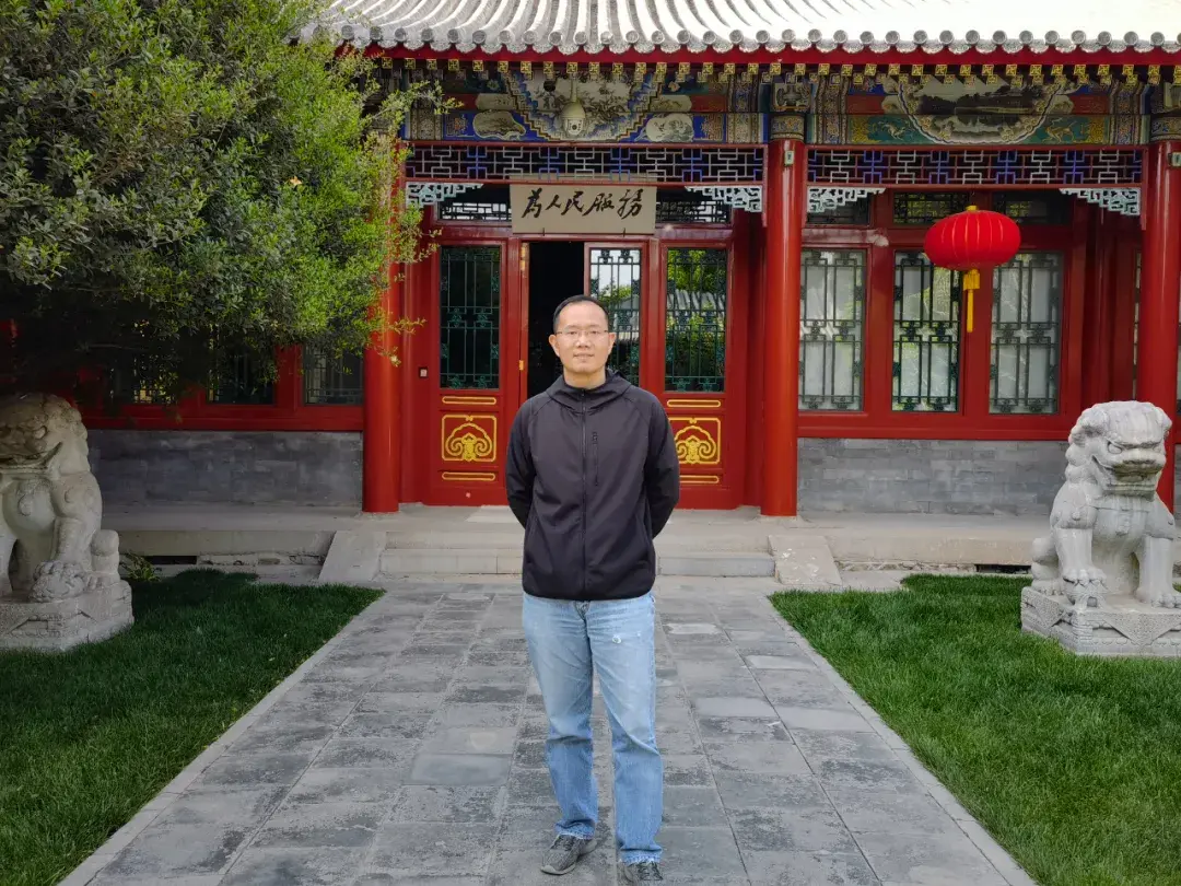 4月底,刘云新博士正式入职清华,担任清华大学智能产业研究院(air)的