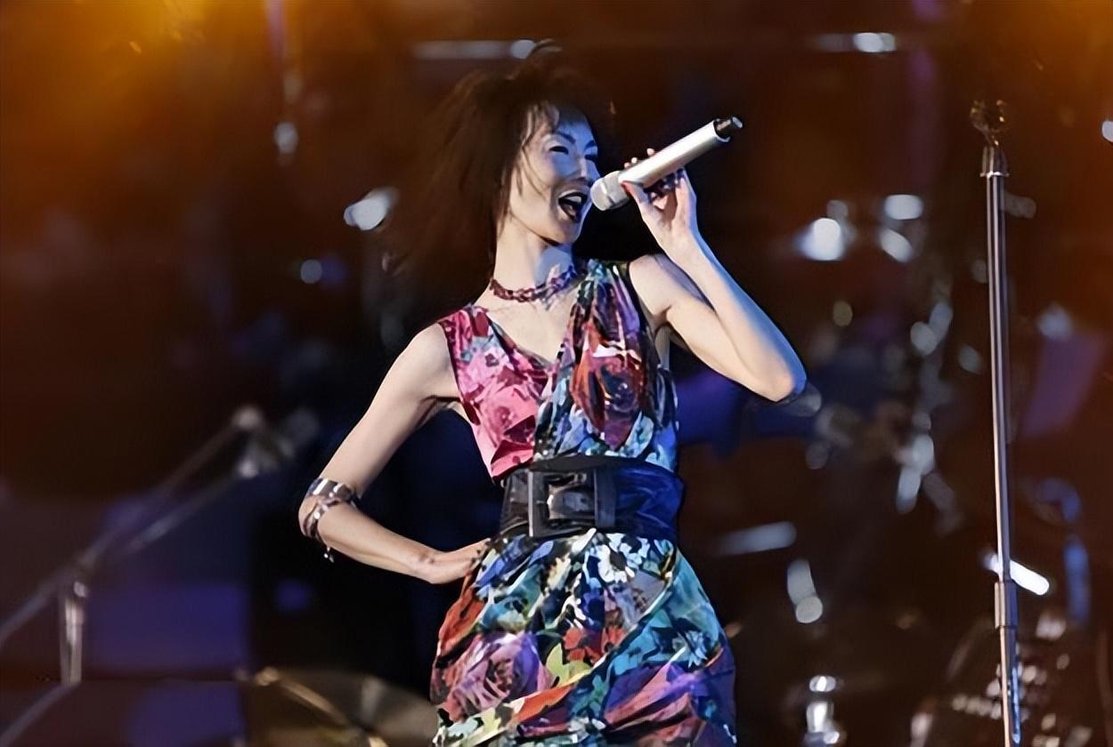 第一影后张曼玉:息影18年住进胡同,真是活得太飒了